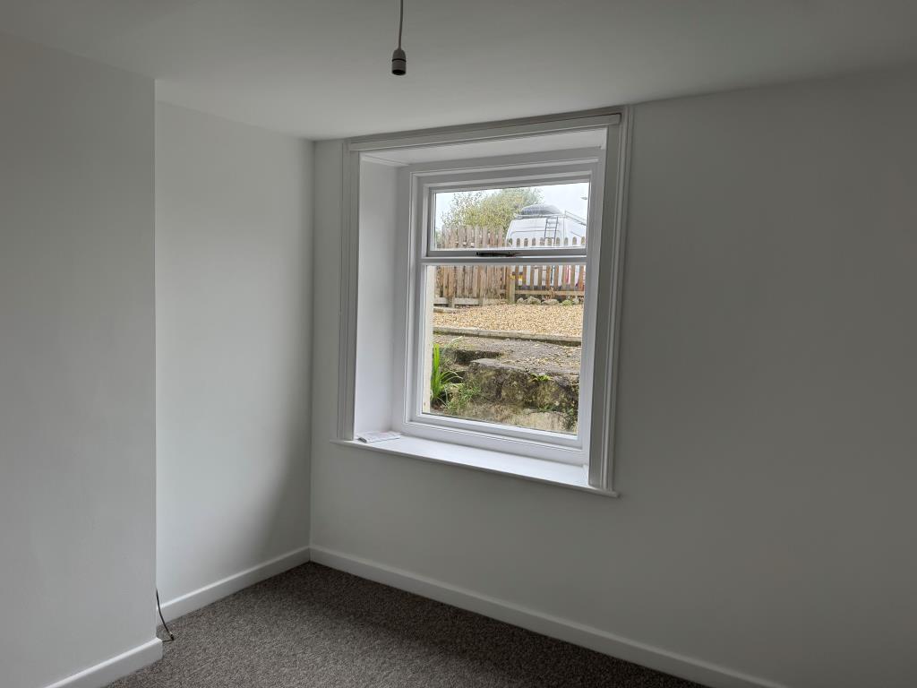 Lot: 103 - FLAT WITH PARKING FOR OCCUPATION, INVESTMENT OR HOLIDAY USE - Bedroom